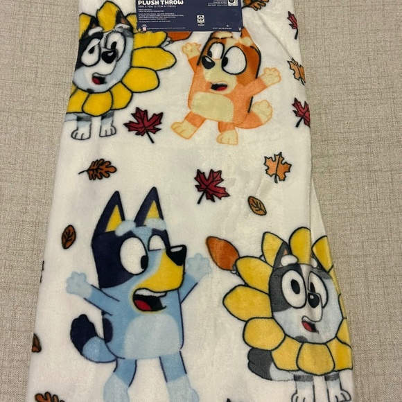 Bluey | NWT Bluey & Family Plush Fall Themed Throw Blanket - Picture 1 of 6